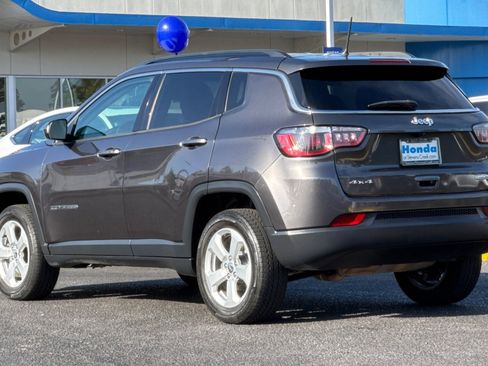 Used 2018 Jeep Compass Latitude AWD/4WD image 3