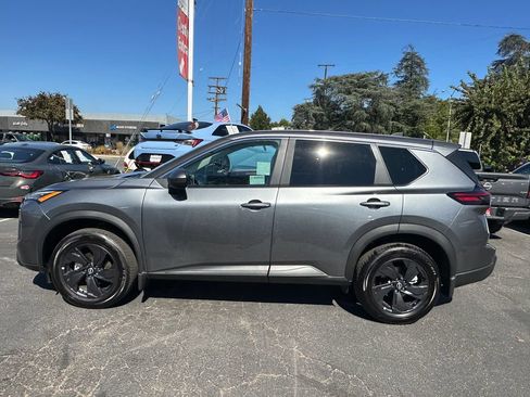 Used 2026 Nissan Rogue SV FWD image 3