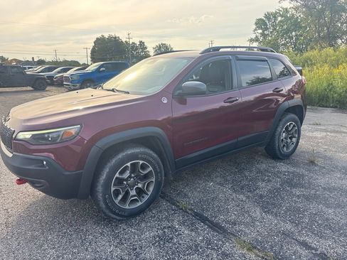Used 2020 Jeep Cherokee Trailhawk w/ Cold Weather Group AWD/4WD image 1
