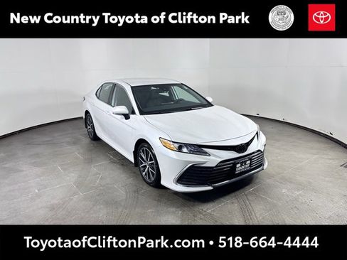 Used 2023 Toyota Camry XLE image 1