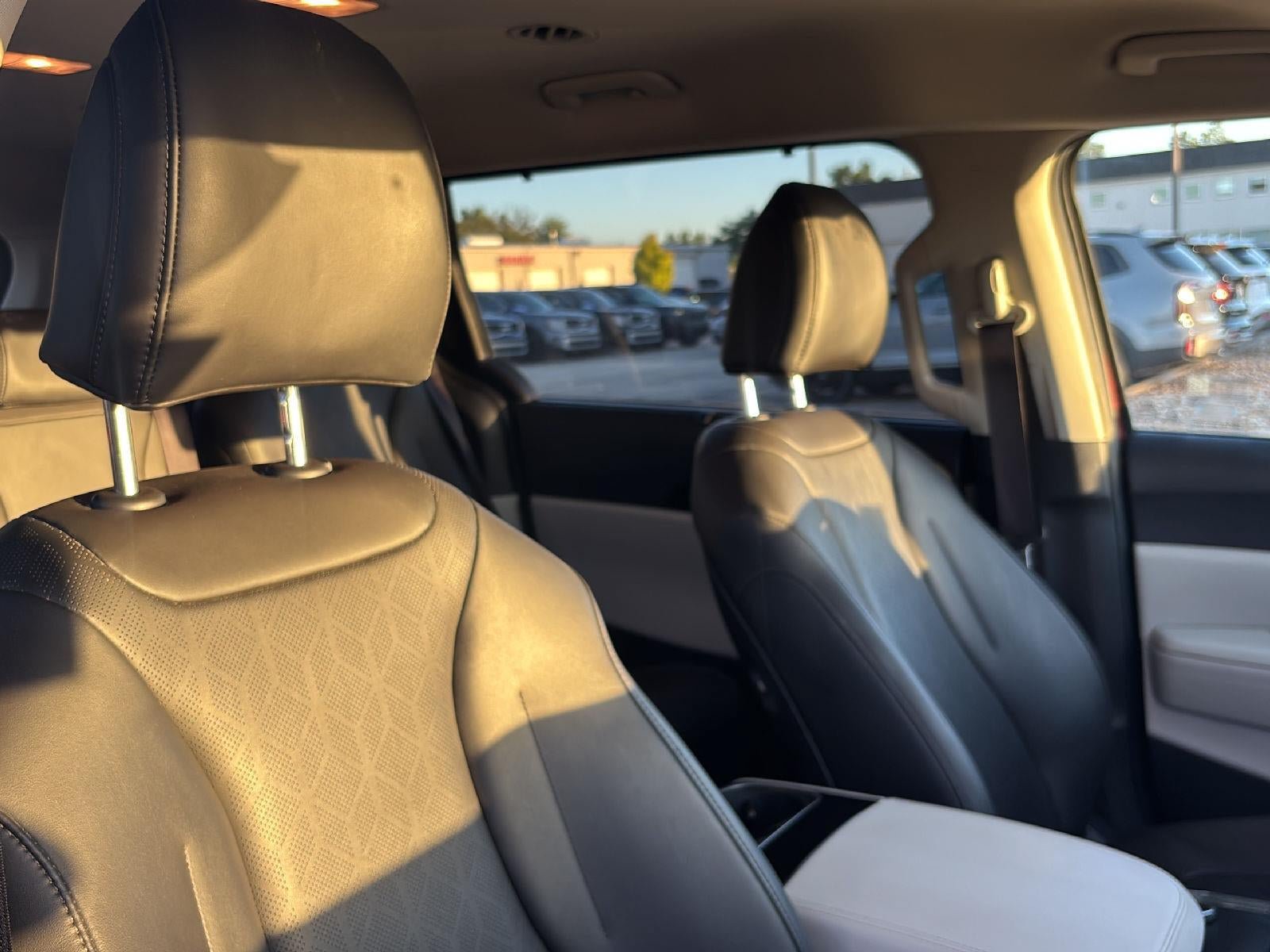 Used 2024 Kia Carnival SX FWD image 27