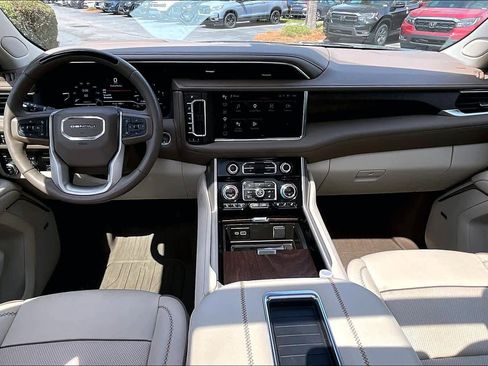 Used 2023 GMC Yukon Denali w/ Advanced Technology Package image 16