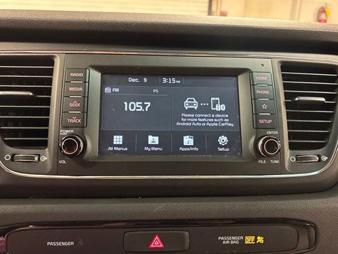 Used 2021 Kia Sedona LX image 38