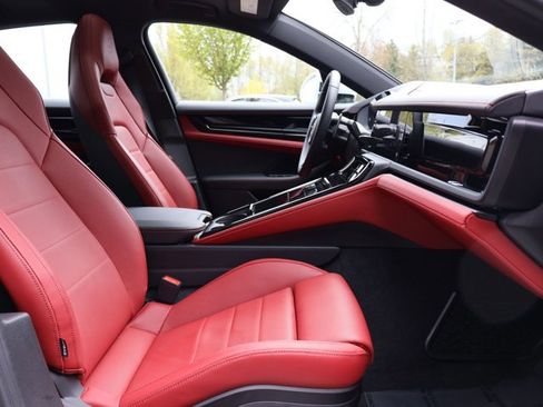 Used 2025 Porsche Panamera 4 image 27