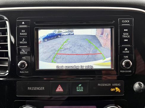 Used 2017 Mitsubishi Outlander ES image 21