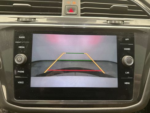Used 2022 Volkswagen Tiguan SE R-Line FWD image 9