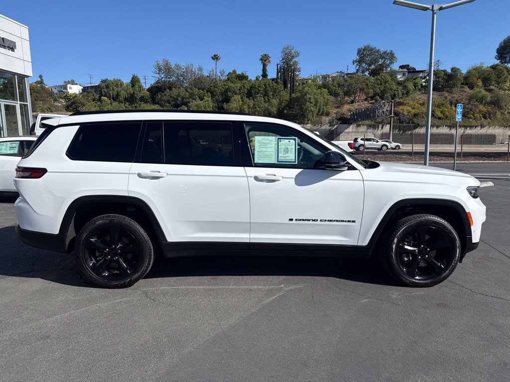 Certified 2024 Jeep Grand Cherokee L Limited w/ Luxury Tech Group II AWD/4WD image 9
