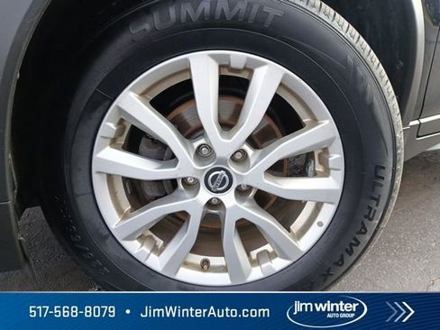 Used 2018 Nissan Rogue SV w/ Premium Package image 3