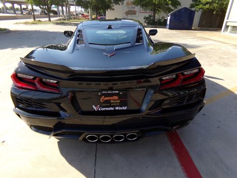 Used 2025 Chevrolet Corvette Z06 RWD image 6