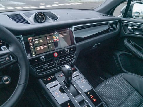 Certified 2026 Porsche Macan Turbo AWD/4WD image 17