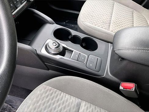 Used 2020 Ford Escape SE image 18