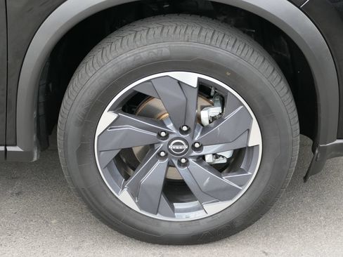 Used 2024 Nissan Rogue SV FWD image 8