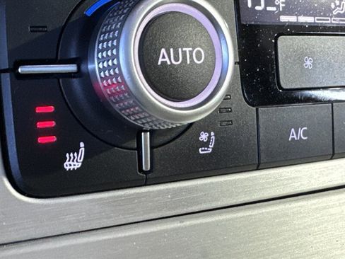 Used 2017 Volkswagen Touareg Wolfsburg Edition image 32