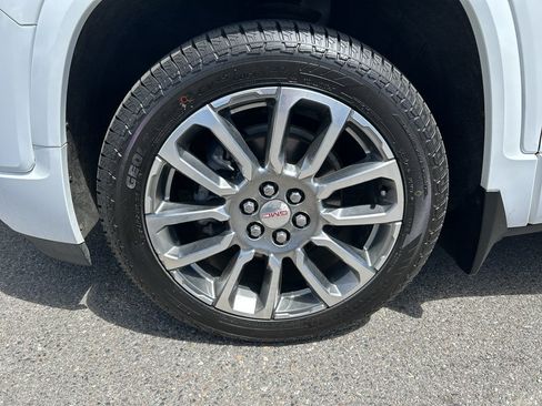 Used 2023 GMC Acadia Denali AWD/4WD image 9
