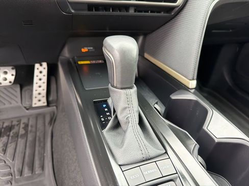 Used 2025 Toyota Camry SE AWD/4WD image 14