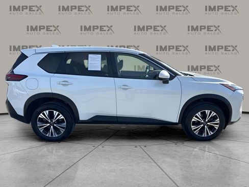 Used 2023 Nissan Rogue SV image 6