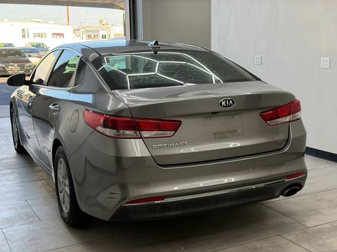 Used 2017 Kia Optima LX FWD image 4