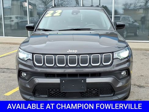 Used 2022 Jeep Compass Latitude image 2