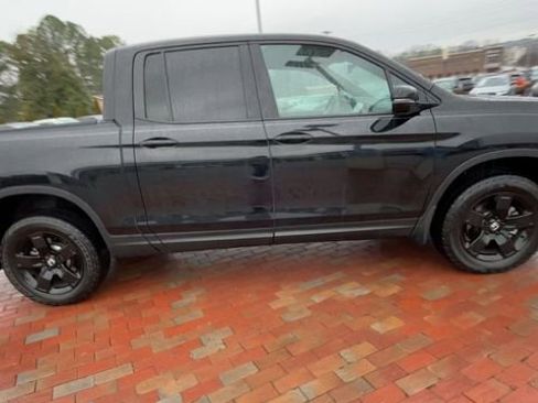 Used 2025 Honda Ridgeline Black Edition image 2