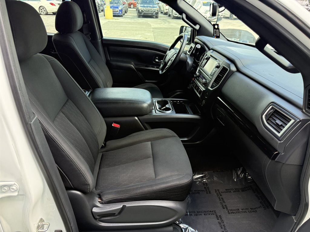 Used 2018 Nissan Titan SV w/ SV Convenience Package AWD/4WD image 17
