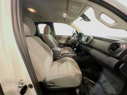 Used 2022 Toyota Tacoma SR RWD image 18