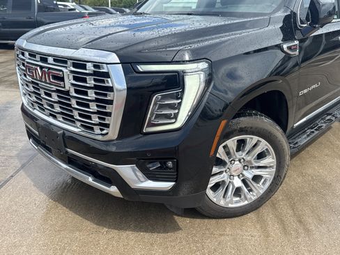 Used 2025 GMC Yukon Denali AWD/4WD image 2
