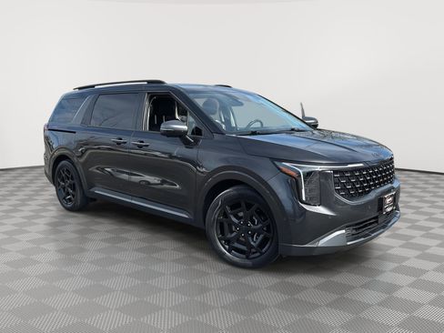 Used 2025 Kia Carnival SX Prestige image 1