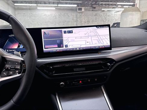 Used 2025 BMW 330i Sedan w/ Convenience Package RWD image 9
