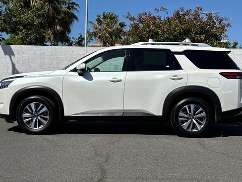 Certified 2023 Nissan Pathfinder SL FWD image 7