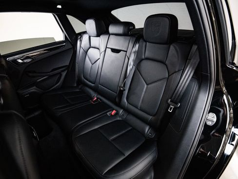 Certified 2026 Porsche Macan AWD/4WD image 24