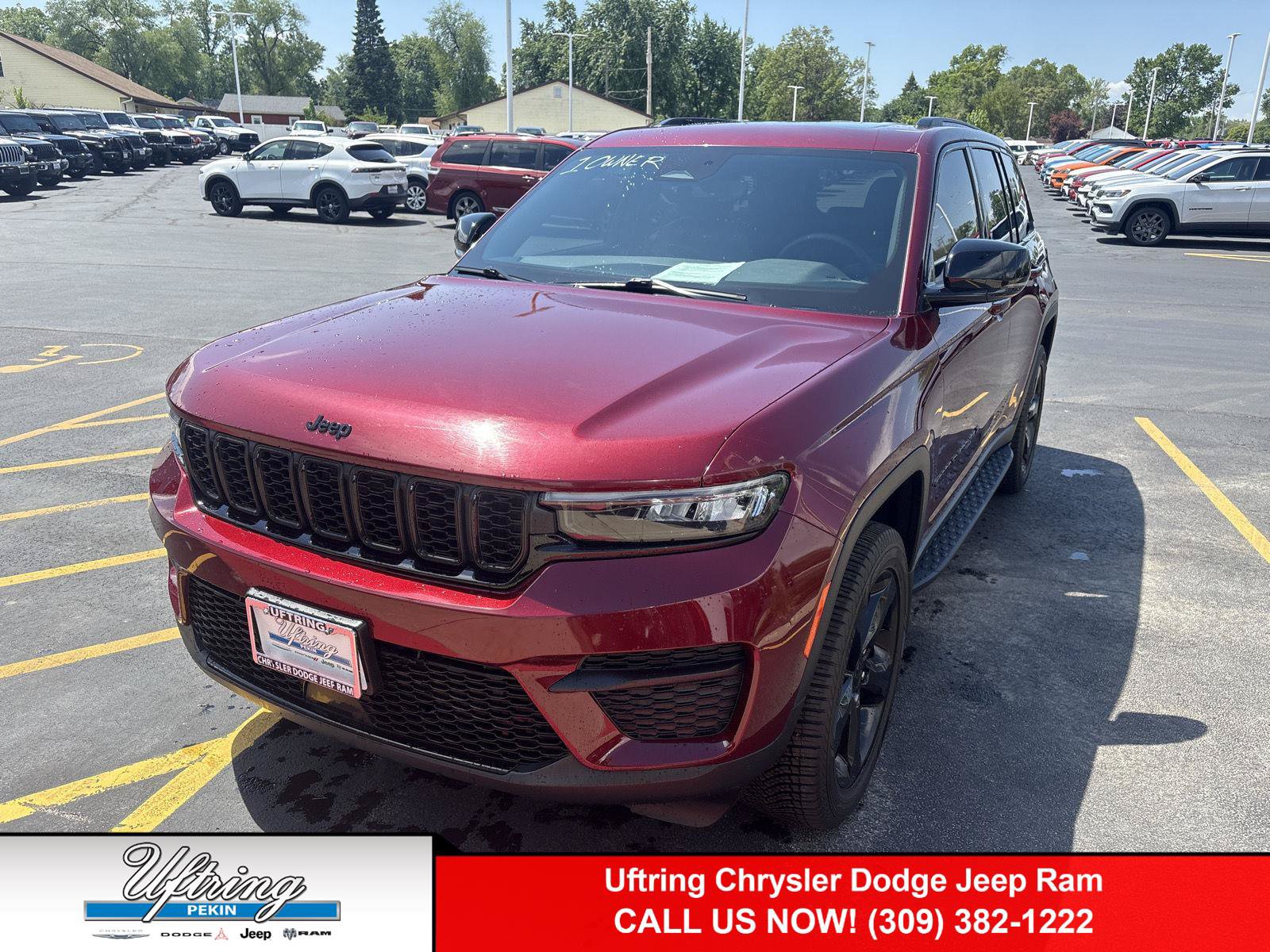 Used 2023 Jeep Grand Cherokee Altitude AWD/4WD image 1