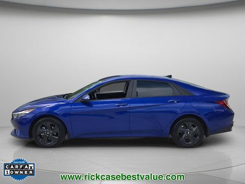 Used 2023 Hyundai Elantra SEL w/ Cargo Package FWD image 3