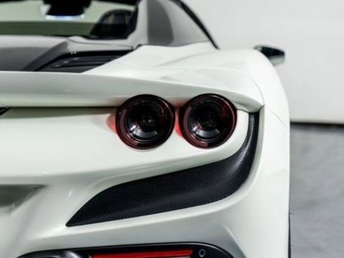 Used 2022 Ferrari F8 Tributo image 11