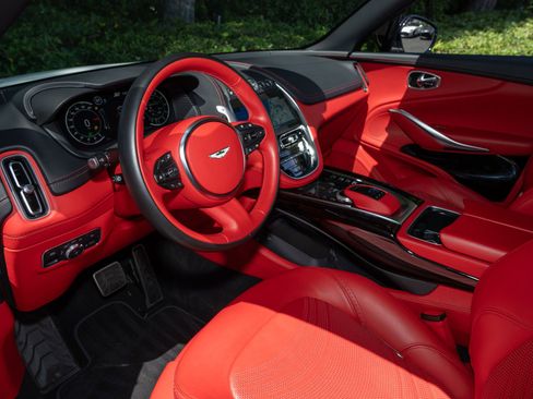 Used 2023 Aston Martin DBX AWD/4WD image 13