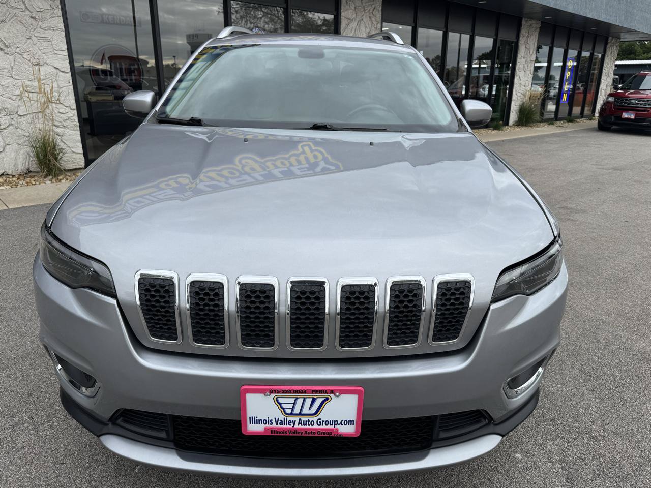 Used 2019 Jeep Cherokee Latitude Plus FWD image 12
