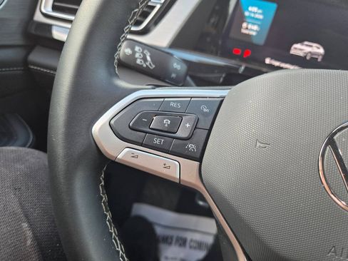 Used 2025 Volkswagen Atlas Cross Sport SE FWD image 10
