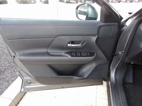 Used 2025 Nissan Kicks SV w/ SV Premium Package image 16