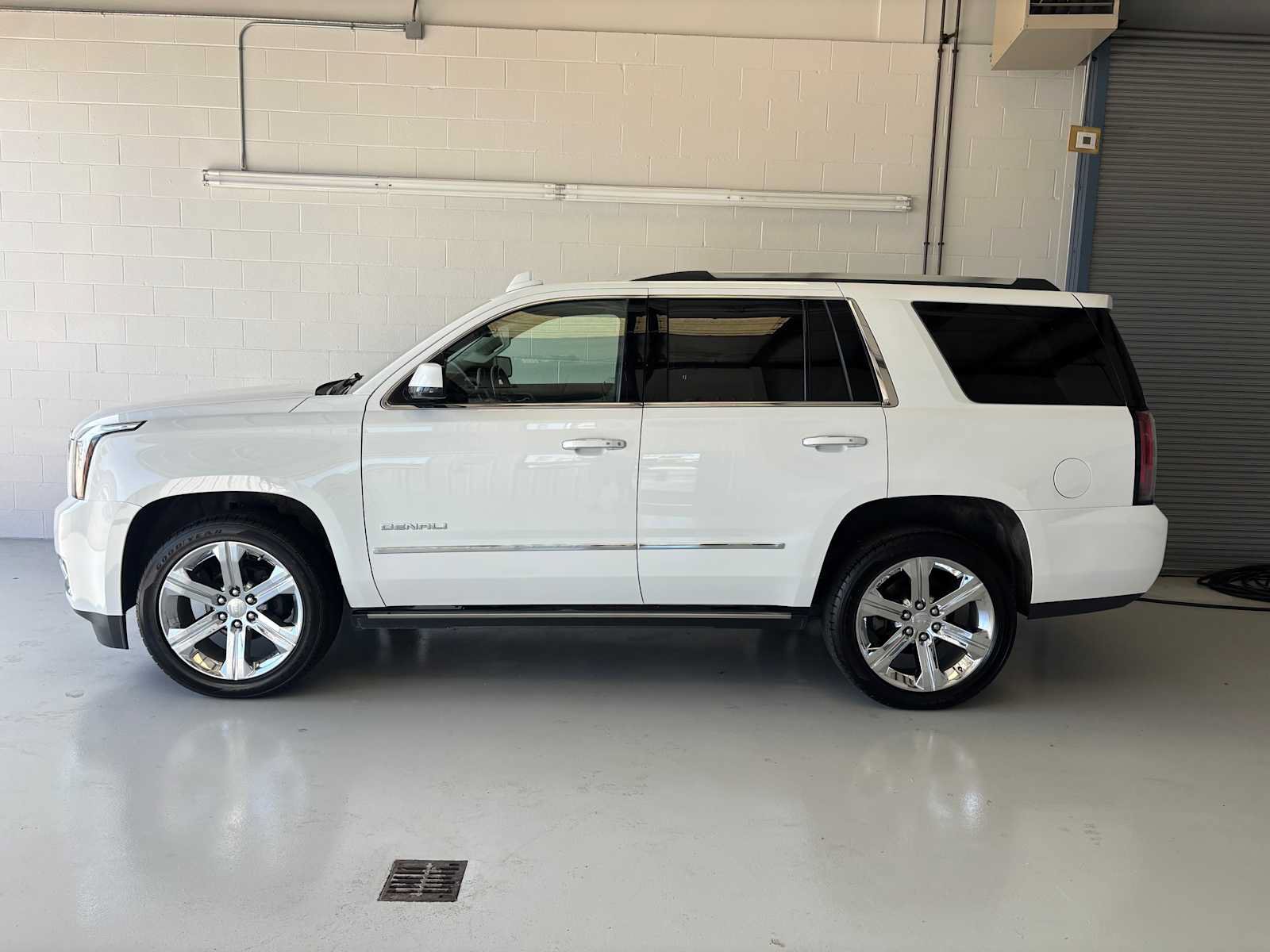 Used 2019 GMC Yukon Denali w/ Denali Ultimate Package AWD/4WD image 1