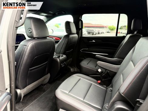 Used 2025 Chevrolet Traverse Z71 AWD/4WD image 32