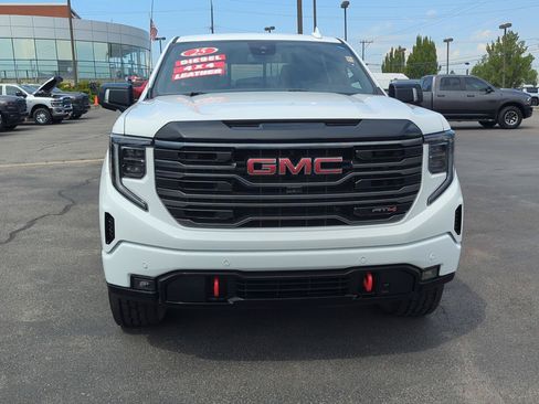 Used 2025 GMC Sierra 1500 AT4 w/ AT4 Preferred Package AWD/4WD image 2