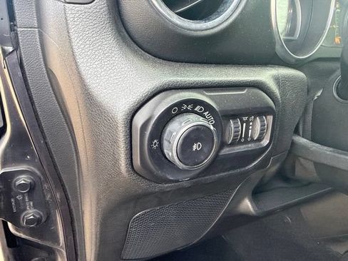 Used 2018 Jeep Wrangler Unlimited Sahara AWD/4WD image 20