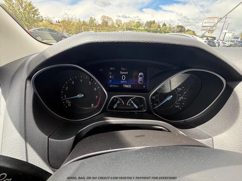 Used 2016 Ford Focus SE w/ SE Sport Package FWD image 11