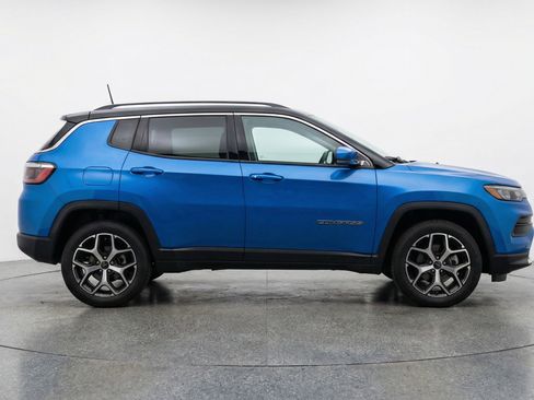 Used 2025 Jeep Compass Limited image 11