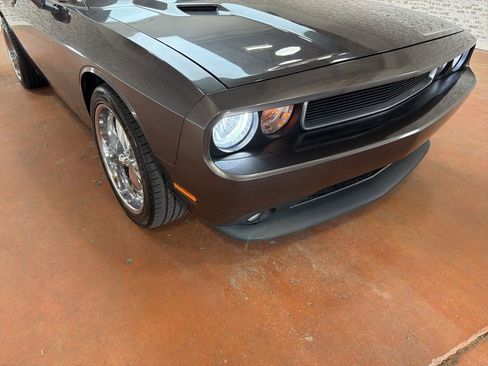 Used 2013 Dodge Challenger R/T image 9