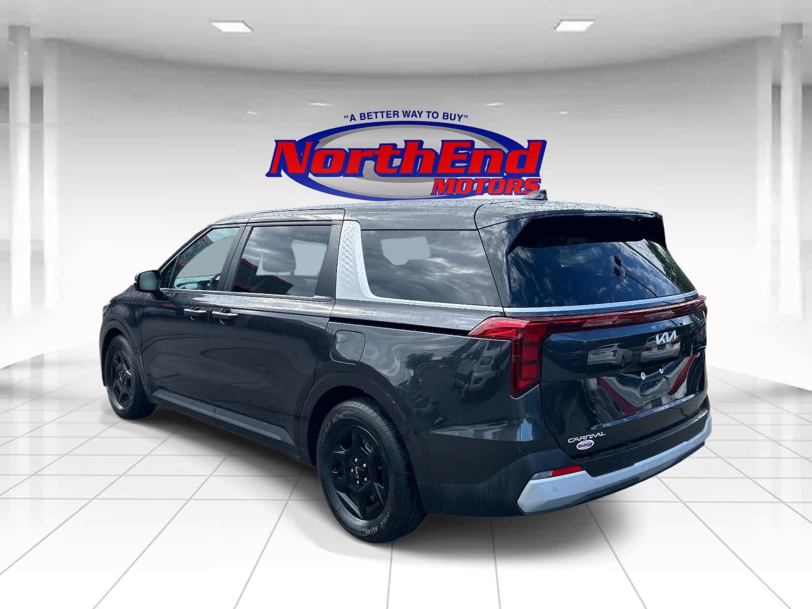 Used 2025 Kia Carnival FWD image 5