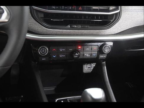 Used 2023 Jeep Compass Latitude w/ Convenience Group AWD/4WD image 14