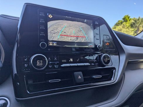 Used 2020 Toyota Highlander Limited image 35