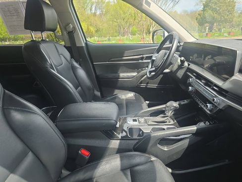 Used 2023 Kia Telluride S image 7