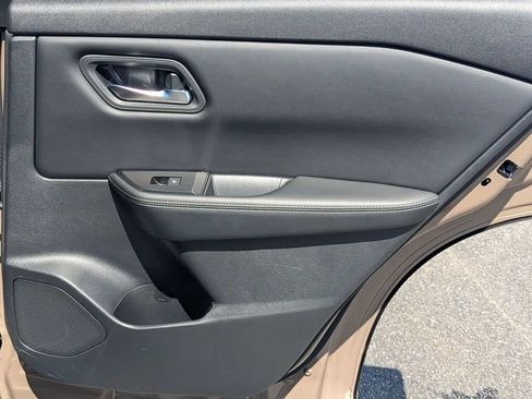 Certified 2024 Nissan Rogue SV FWD image 15