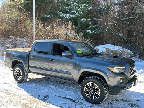 Used 2023 Toyota Tacoma TRD Sport w/ Technology Package image 7